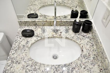 Banheiro de kitnet/studio à venda com 1 quarto, 23m² em República, São Paulo