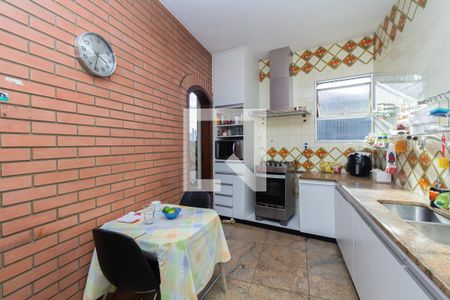 Apartamento à venda com 180m², 4 quartos e 2 vagas Apartamento à venda com 180m², 4 quartos e 2 vagasCozinha