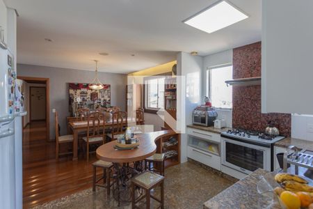 Apartamento à venda com 240m², 4 quartos e 2 vagasCozinha