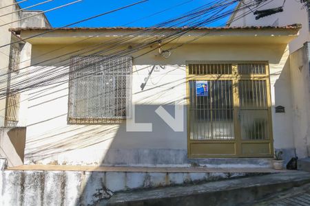 Casa à venda com 100m², 2 quartos e 1 vaga Casa à venda com 100m², 2 quartos e 1 vagaFachada