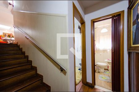 Casa à venda com 425m², 4 quartos e 4 vagasEscada