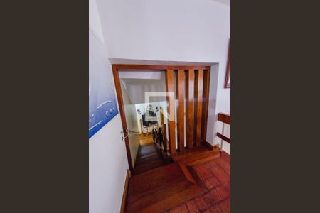 Casa à venda com 425m², 4 quartos e 4 vagasEscada