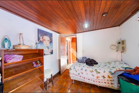 Casa à venda com 425m², 4 quartos e 4 vagasQuarto de serviço