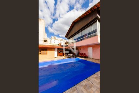 Casa à venda com 425m², 4 quartos e 4 vagasPiscina