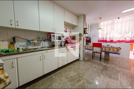 Casa à venda com 425m², 4 quartos e 4 vagasCozinha