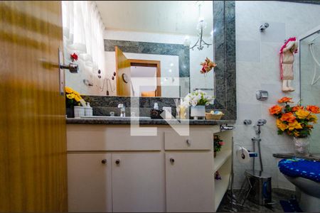 Casa à venda com 425m², 4 quartos e 4 vagasBanheiro suíte 1