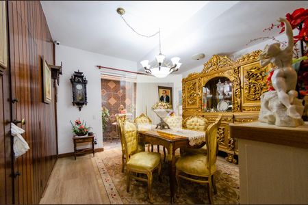 Casa à venda com 425m², 4 quartos e 4 vagasSala de jantar