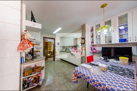 Casa à venda com 425m², 4 quartos e 4 vagasCozinha