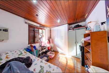 Casa à venda com 425m², 4 quartos e 4 vagasQuarto de serviço