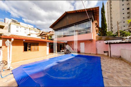Casa à venda com 425m², 4 quartos e 4 vagasPiscina