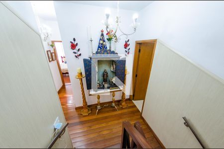 Casa à venda com 425m², 4 quartos e 4 vagasEscada