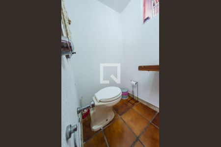 Casa à venda com 425m², 4 quartos e 4 vagasBanheiro de serviço