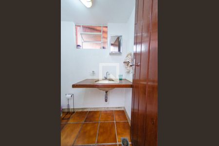 Casa à venda com 425m², 4 quartos e 4 vagasBanheiro de serviço