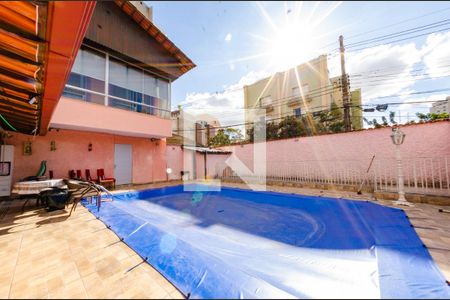 Casa à venda com 425m², 4 quartos e 4 vagasPiscina