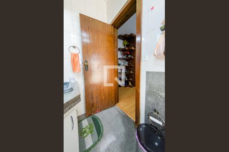 Casa à venda com 425m², 4 quartos e 4 vagasBanheiro suíte 2