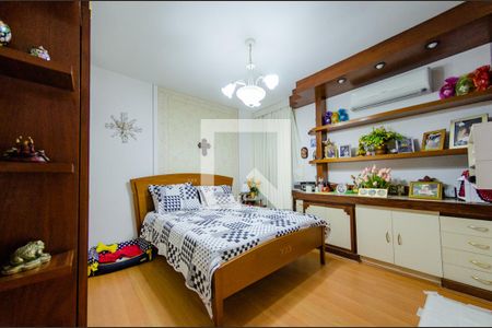 Casa à venda com 425m², 4 quartos e 4 vagasSuíte 2