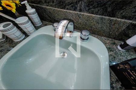 Casa à venda com 425m², 4 quartos e 4 vagasBanheiro suíte 1