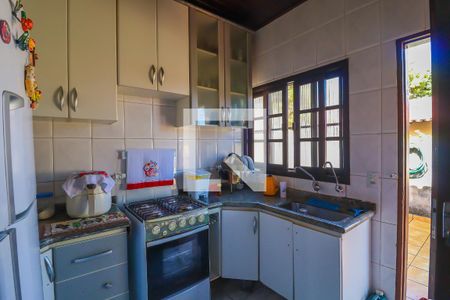 Casa à venda com 378m², 4 quartos e 2 vagasCozinha e Área de Serviço