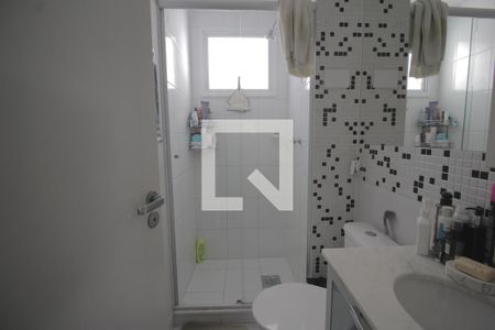 Banheiro de apartamento à venda com 2 quartos, 57m² em Morro Santana, Porto Alegre