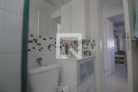 Banheiro de apartamento à venda com 2 quartos, 57m² em Morro Santana, Porto Alegre