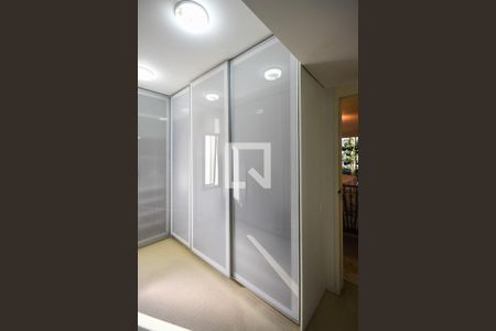 Apartamento à venda com 500m², 4 quartos e 3 vagas Apartamento à venda com 500m², 4 quartos e 3 vagasArmário da suíte 4