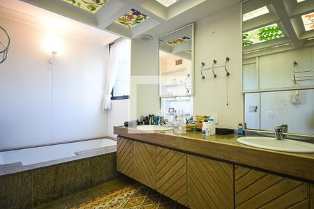 Apartamento à venda com 500m², 4 quartos e 3 vagas Apartamento à venda com 500m², 4 quartos e 3 vagasBanheiro suíte 4