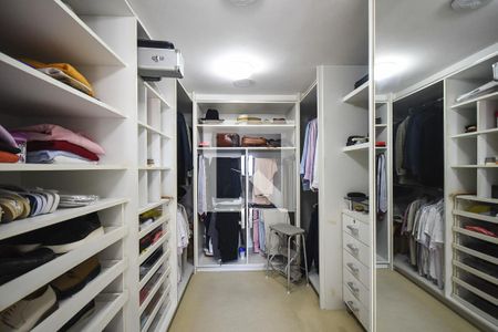 Apartamento à venda com 500m², 4 quartos e 3 vagas Apartamento à venda com 500m², 4 quartos e 3 vagasArmário da suíte 4