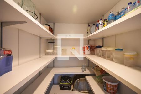 Apartamento à venda com 500m², 4 quartos e 3 vagas Apartamento à venda com 500m², 4 quartos e 3 vagasDespensa