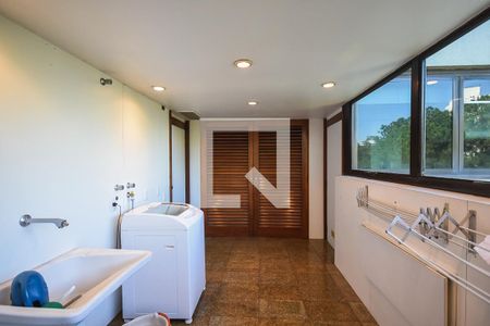 Apartamento à venda com 500m², 4 quartos e 3 vagas Apartamento à venda com 500m², 4 quartos e 3 vagasÁrea de serviço