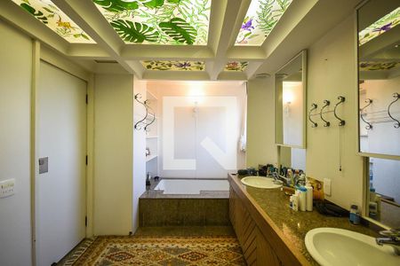 Apartamento à venda com 500m², 4 quartos e 3 vagas Apartamento à venda com 500m², 4 quartos e 3 vagasBanheiro suíte 4