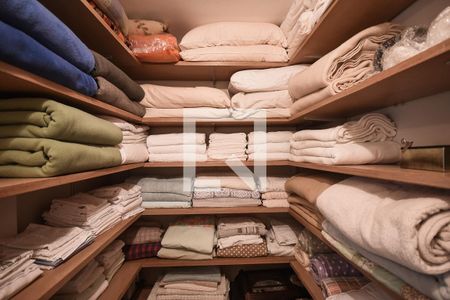 Apartamento à venda com 500m², 4 quartos e 3 vagas Apartamento à venda com 500m², 4 quartos e 3 vagasRoupeiro