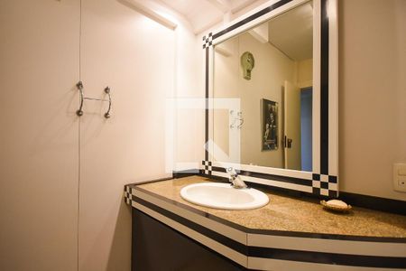 Apartamento à venda com 500m², 4 quartos e 3 vagas Apartamento à venda com 500m², 4 quartos e 3 vagasBanheiro suíte 1