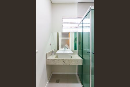 Casa à venda com 277m², 4 quartos e 7 vagas Casa à venda com 277m², 4 quartos e 7 vagasBanheiro