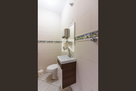 Casa à venda com 277m², 4 quartos e 7 vagas Casa à venda com 277m², 4 quartos e 7 vagasBanheiro de Serviço