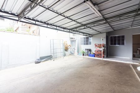 Casa à venda com 277m², 4 quartos e 7 vagas Casa à venda com 277m², 4 quartos e 7 vagasQuintal