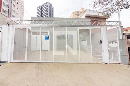 Casa à venda com 277m², 4 quartos e 7 vagas Casa à venda com 277m², 4 quartos e 7 vagasFachada