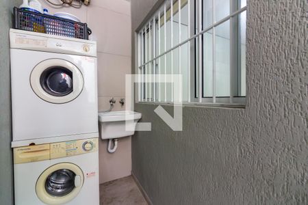 Casa à venda com 277m², 4 quartos e 7 vagas Casa à venda com 277m², 4 quartos e 7 vagasÁrea de Serviço