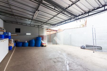 Casa à venda com 277m², 4 quartos e 7 vagas Casa à venda com 277m², 4 quartos e 7 vagasQuintal