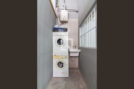 Casa à venda com 277m², 4 quartos e 7 vagas Casa à venda com 277m², 4 quartos e 7 vagasÁrea de Serviço