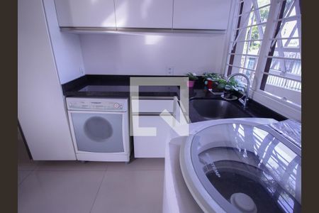 Casa à venda com 400m², 5 quartos e 3 vagas Casa à venda com 400m², 5 quartos e 3 vagasÁrea de Serviço - 1 andar