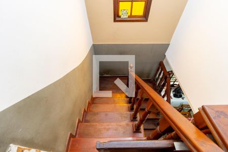 Casa para alugar com 385m², 4 quartos e 7 vagas Casa para alugar com 385m², 4 quartos e 7 vagasEscada
