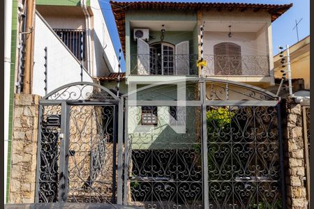 Casa para alugar com 385m², 4 quartos e 7 vagas Casa para alugar com 385m², 4 quartos e 7 vagasFachada