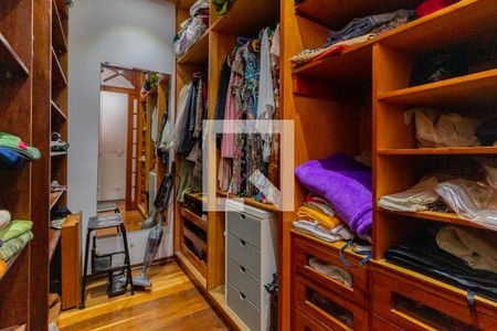 Casa para alugar com 385m², 4 quartos e 7 vagas Casa para alugar com 385m², 4 quartos e 7 vagasCloset - Suíte 2