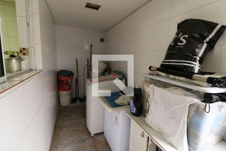 Casa à venda com 400m², 7 quartos e 2 vagas Casa à venda com 400m², 7 quartos e 2 vagasArea de Serviço da Casa 2