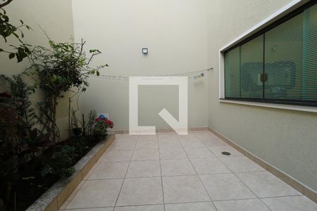 Casa à venda com 248m², 3 quartos e 4 vagasQuintal