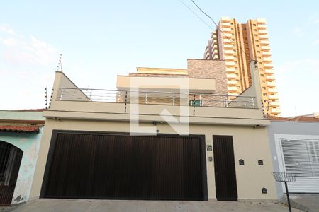 Casa à venda com 248m², 3 quartos e 4 vagasFachada