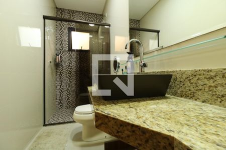 Casa à venda com 248m², 3 quartos e 4 vagasBanheiro da Suite 2