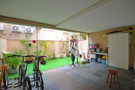 Casa à venda com 234m², 3 quartos e 2 vagasÁrea de Serviço