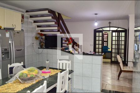 Casa à venda com 310m², 4 quartos e 4 vagas Casa à venda com 310m², 4 quartos e 4 vagasCozinha