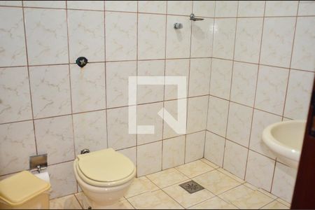 Casa à venda com 310m², 4 quartos e 4 vagas Casa à venda com 310m², 4 quartos e 4 vagasBanheiro